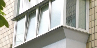 Сделано теплое остекление балкона с алюминиевым профилем